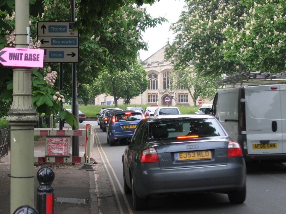 Victoria Avenue leading in